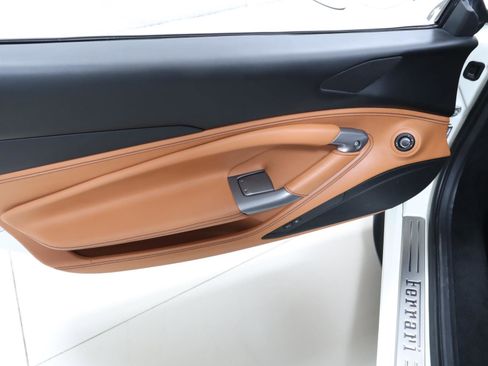 Used 2021 Ferrari F8 Tributo image 26