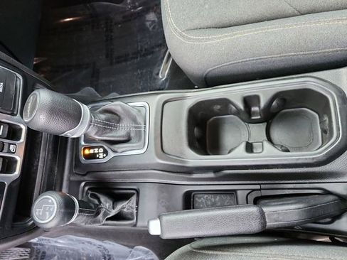 Used 2025 Jeep Gladiator Sport image 25