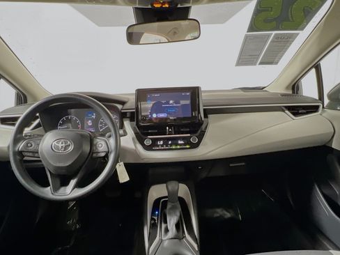 Used 2025 Toyota Corolla LE FWD image 29