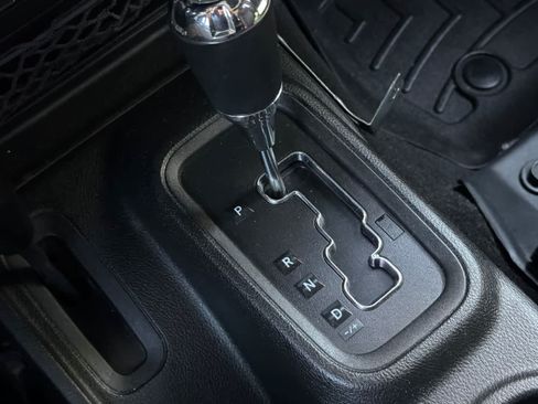 Used 2016 Jeep Wrangler Unlimited Sahara w/ Connectivity Group AWD/4WD image 23