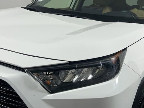 Used 2019 Toyota RAV4 LE image 11