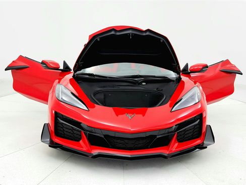 Used 2024 Chevrolet Corvette Z06 image 12