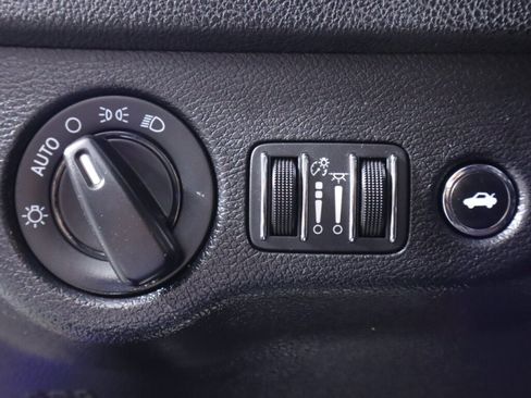 Used 2020 Dodge Charger SXT w/ Leather Interior Group RWD image 10