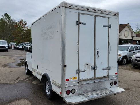 Used 2016 Chevrolet Express 3500 RWD image 5