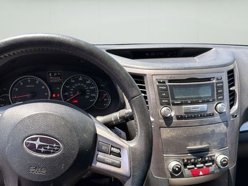 Used 2013 Subaru Outback 2.5i Premium w/ All-Weather Pkg AWD/4WD image 12