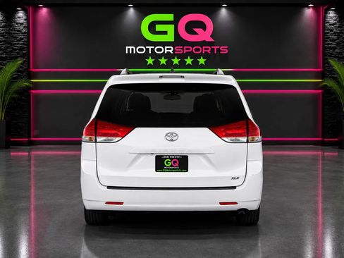 Used 2013 Toyota Sienna XLE FWD image 6