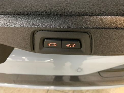 Used 2024 BMW X7 xDrive40i w/ Executive Package image 72