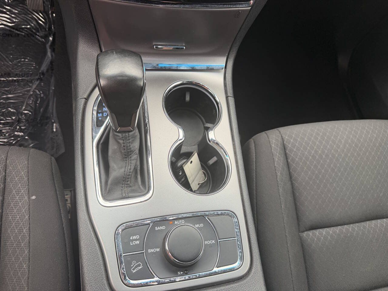 Used 2019 Jeep Grand Cherokee Laredo AWD/4WD image 26