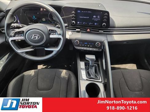 Used 2022 Hyundai Elantra SEL w/ Convenience Package FWD image 27