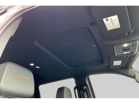 Used 2024 Chevrolet Silverado 1500 High Country w/ High Country Premium Package AWD/4WD image 23