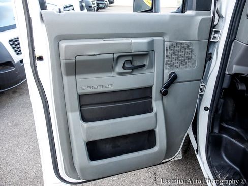 Used 2017 Ford E-350 and Econoline 350 Super Duty image 16