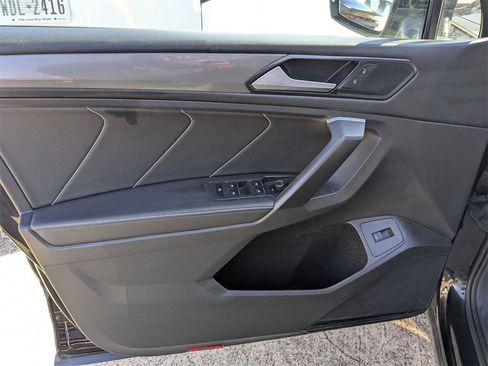 Used 2024 Volkswagen Tiguan SE image 11