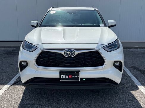 Used 2021 Toyota Highlander XLE w/ Protection Package #3 (TMS) AWD/4WD image 10