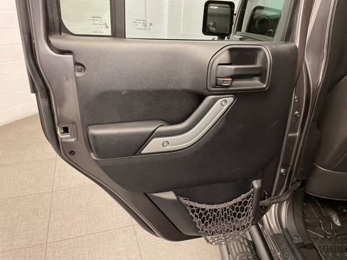 Used 2016 Jeep Wrangler Unlimited Rubicon w/ Max Tow Package AWD/4WD image 21