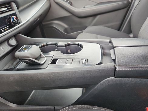 Used 2023 Nissan Rogue SV image 20