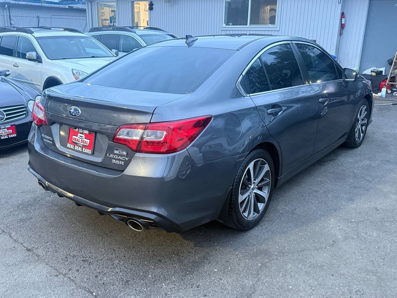 Used 2018 Subaru Legacy 3.6R Limited AWD/4WD image 4