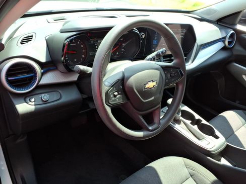 Used 2024 Chevrolet Trax LS FWD image 8