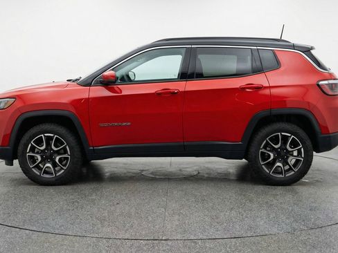 Used 2025 Jeep Compass Trailhawk AWD/4WD image 3