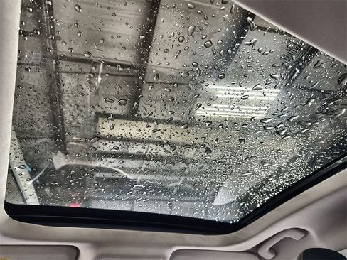 Used 2021 Ford Escape SE w/ SE Sport Appearance Package image 26