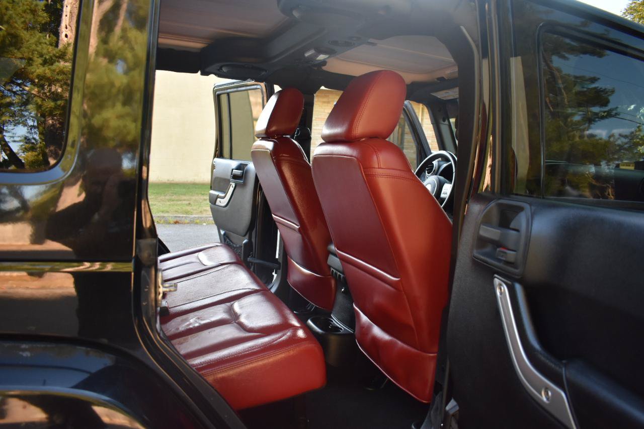 Used 2013 Jeep Wrangler Unlimited Rubicon AWD/4WD image 25