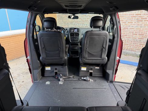 Used 2015 Dodge Grand Caravan R/T w/ Safety Sphere Group image 18