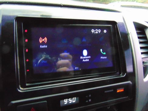 Used 2013 Toyota Tacoma 4x4 Double Cab w/ SR5 Pkg image 9