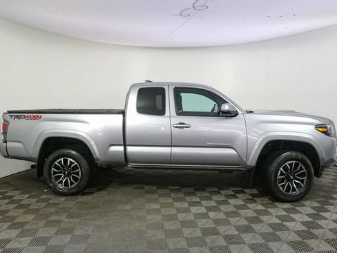 Used 2021 Toyota Tacoma TRD Sport w/ TRD Premium Sport Package AWD/4WD image 13
