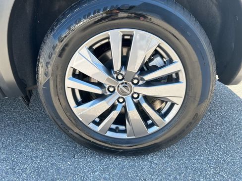 Used 2025 Nissan Pathfinder SV FWD image 11
