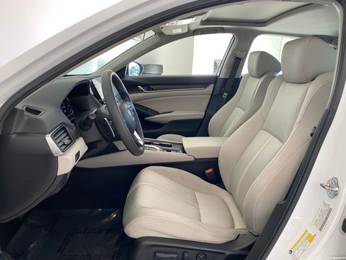 Used 2018 Honda Accord EX image 4