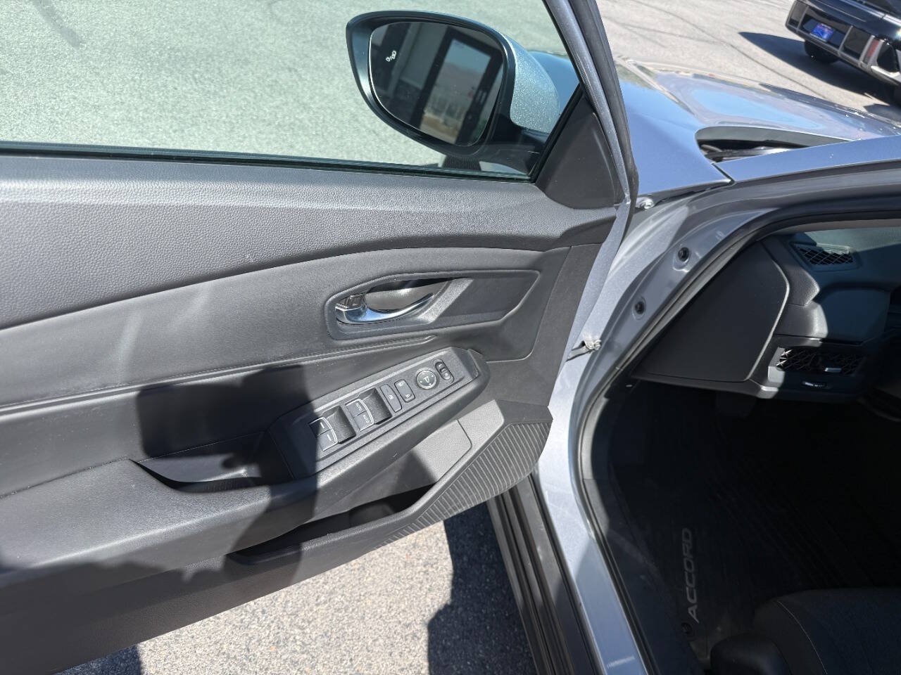 Used 2023 Honda Accord EX image 23