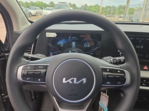 Used 2024 Kia Sportage LX FWD image 9