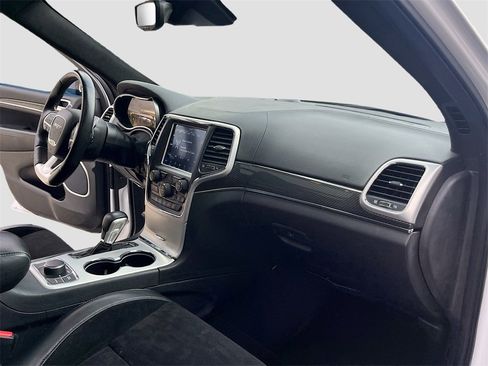 Used 2018 Jeep Grand Cherokee SRT image 29