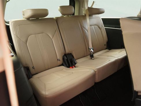 Used 2022 Ford Expedition Max Limited RWD image 16