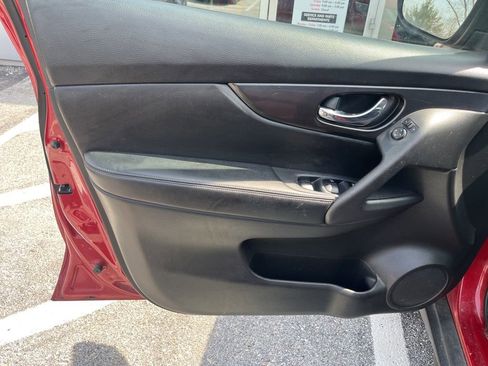 Used 2017 Nissan Rogue S w/ S Appearance Package image 11