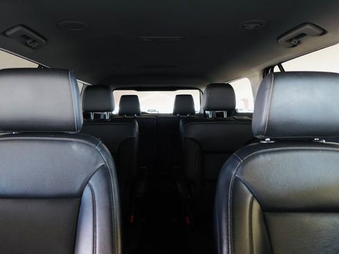 Used 2022 GMC Acadia SLT w/ Elevation Edition image 7