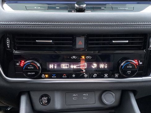 Used 2025 Nissan Rogue SL w/ SL Premium Package image 20