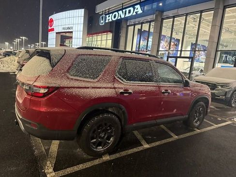 Certified 2025 Honda Pilot TrailSport image 5