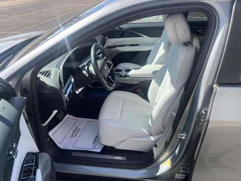 Used 2024 Cadillac Lyriq Sport image 9
