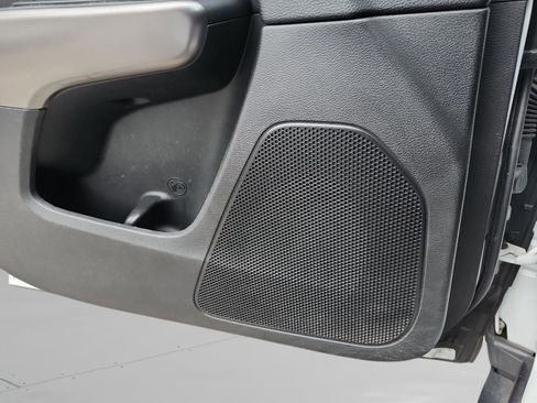 Used 2020 Jeep Cherokee Latitude Plus w/ Comfort/Convenience Group image 24