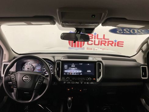 Used 2025 Nissan Frontier SV RWD image 17