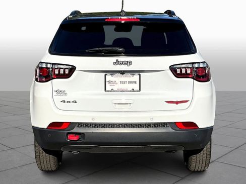 Used 2023 Jeep Compass Trailhawk image 4