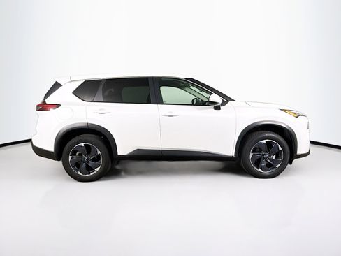 Used 2024 Nissan Rogue SV FWD image 2