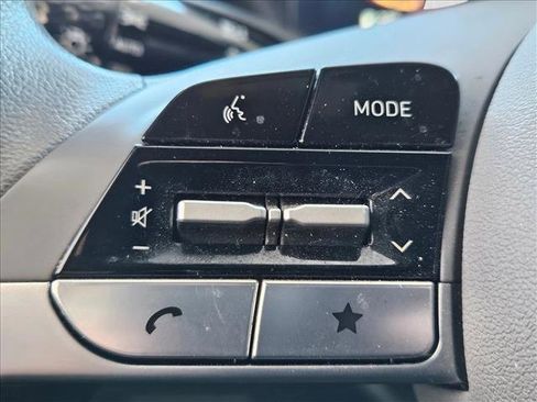 Used 2024 Hyundai Elantra SEL image 16