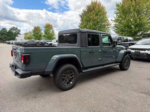 New 2026 Jeep Gladiator Sport AWD/4WD image 2