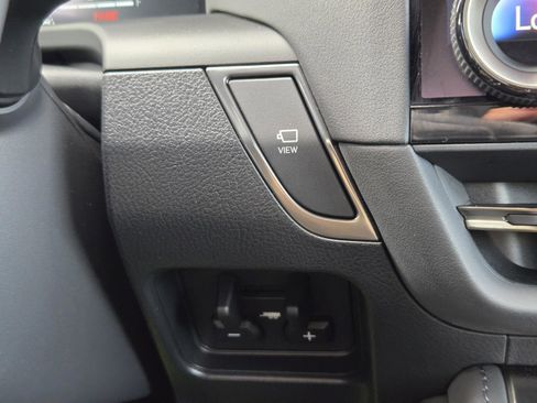Used 2025 Lexus GX 550 w/ Cold Area Package AWD/4WD image 19