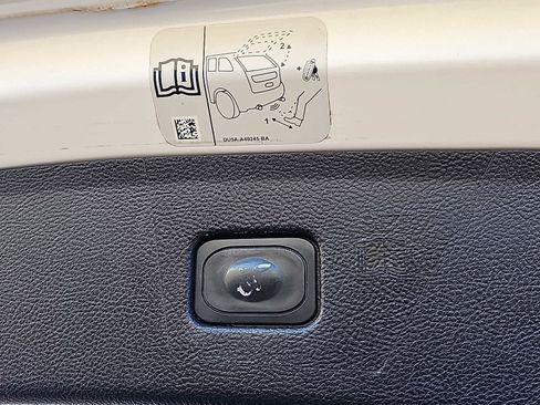 Used 2018 Ford Edge SEL w/ Equipment Group 201A image 33