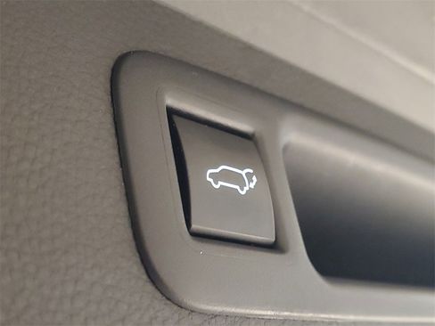 Certified 2023 Toyota Highlander XLE image 9