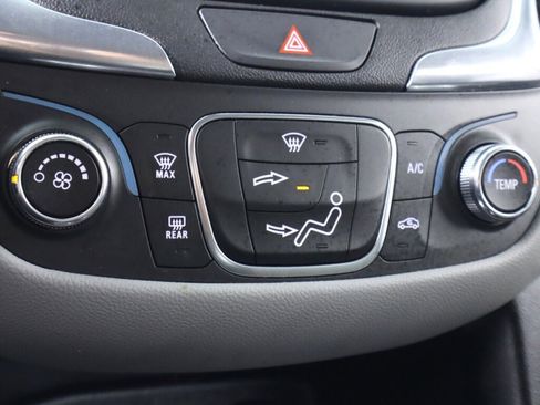 Used 2021 Chevrolet Equinox LS image 20