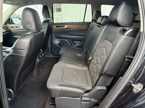 Used 2025 Volkswagen Atlas SE AWD/4WD image 8