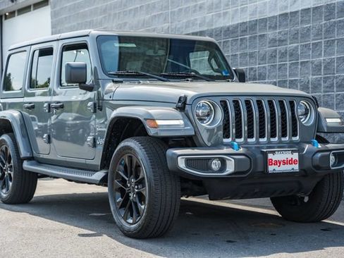 Used 2023 Jeep Wrangler Unlimited Sahara w/ Cold Weather Group AWD/4WD image 2